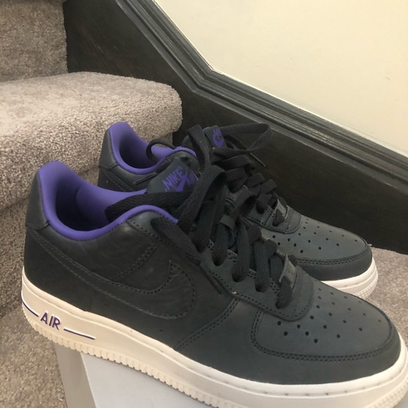 Nike Air Force - Picture 2 of 2